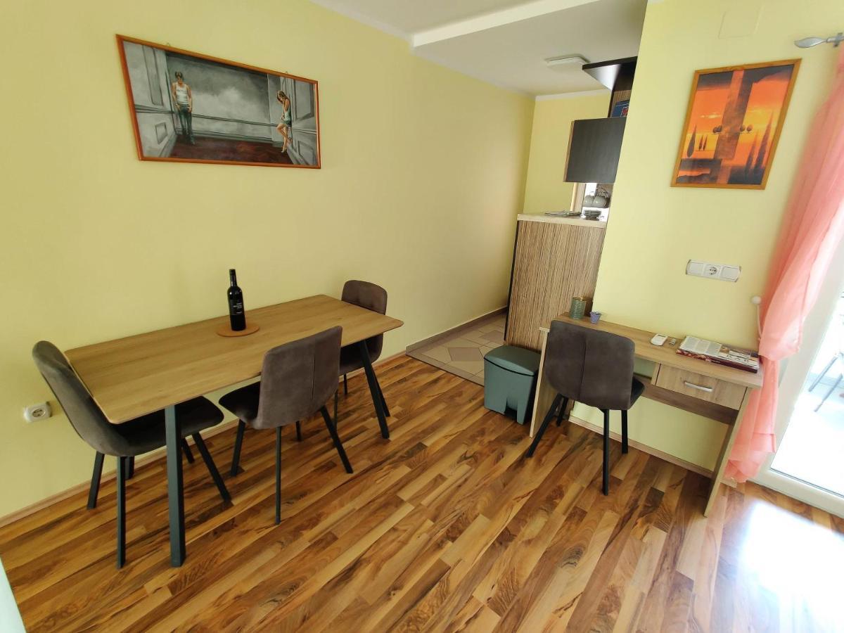 Apartments Lumar Palit Exterior foto