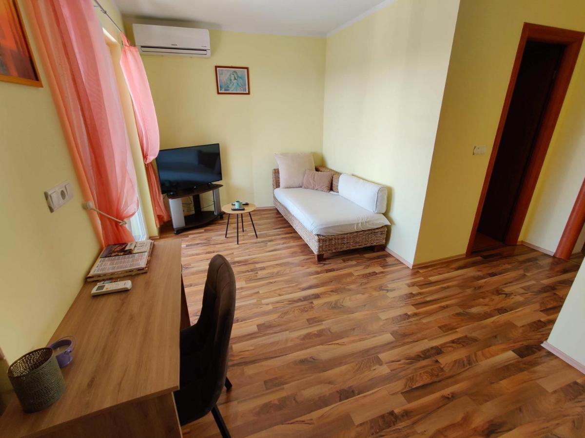 Apartments Lumar Palit Exterior foto